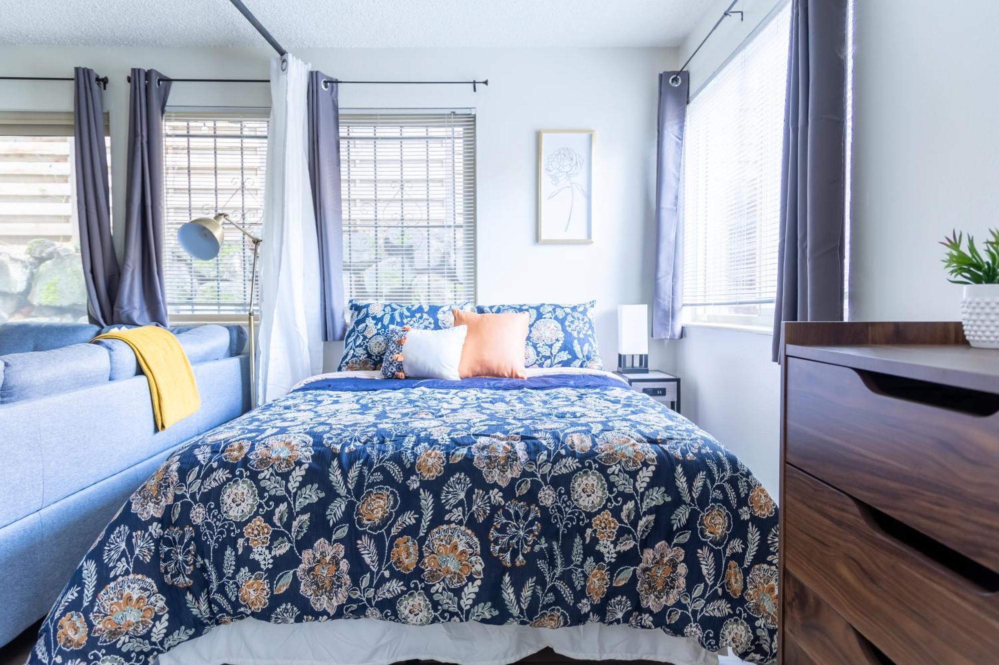 King Bed + Studio! Free Parking, Patio, Wfh Space! Seattle Eksteriør bilde