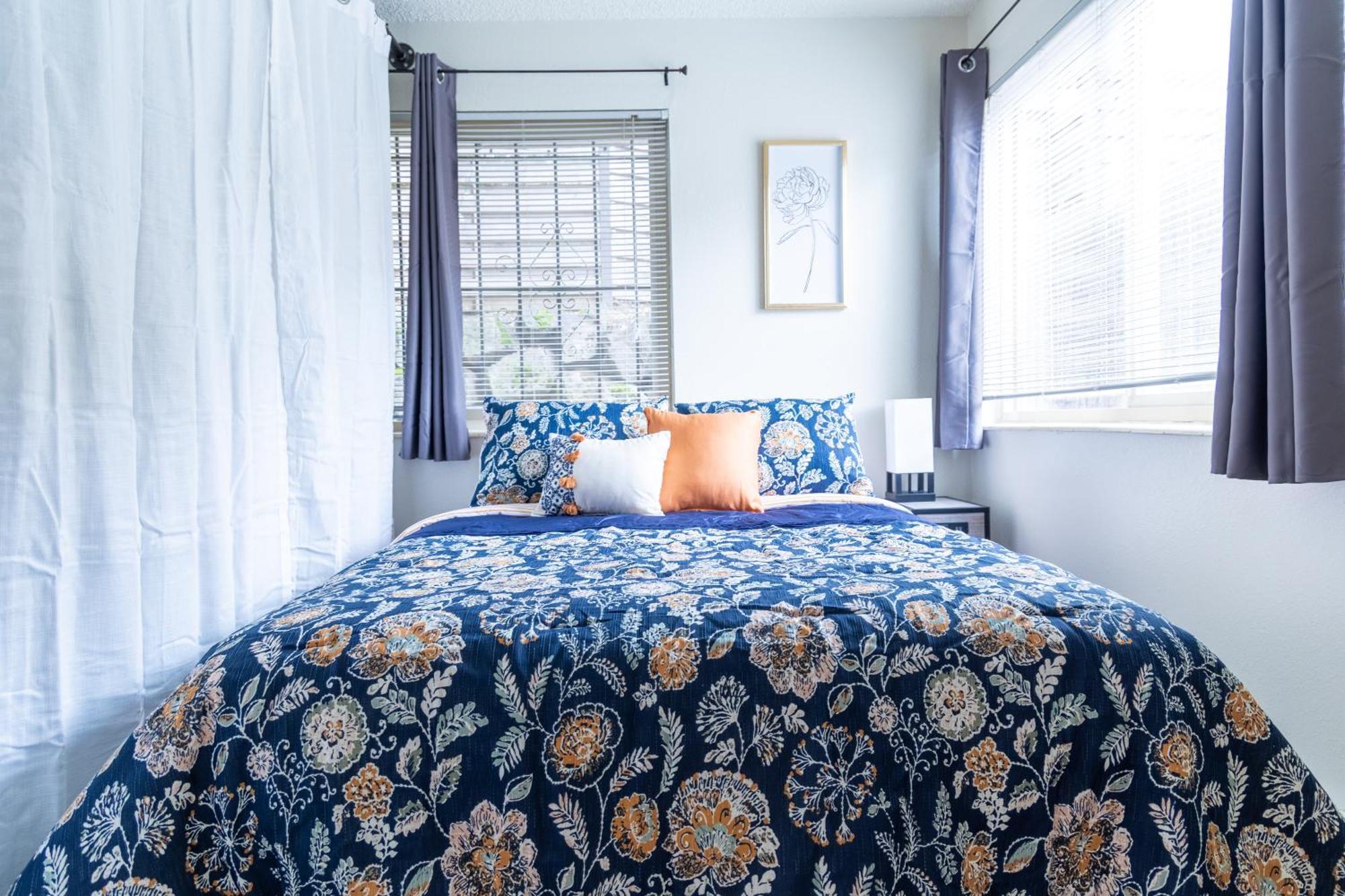 King Bed + Studio! Free Parking, Patio, Wfh Space! Seattle Eksteriør bilde